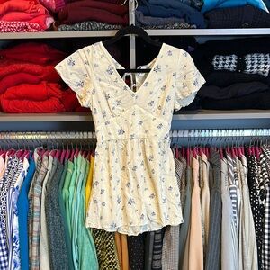 Arizona Jean Co pale yellow short sleeve tie back elastic waist romper size S